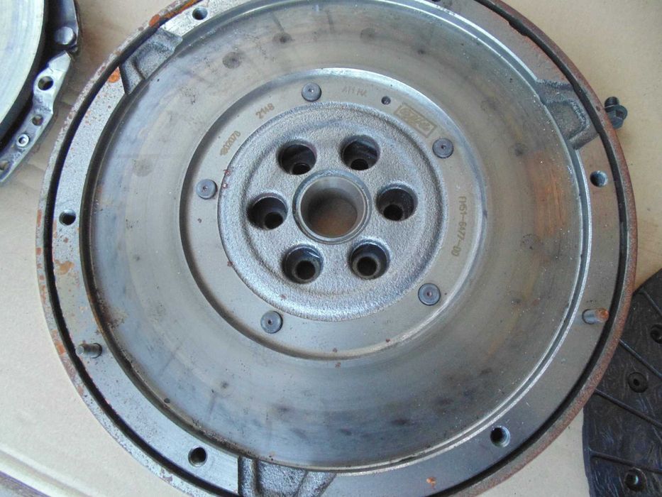 Sprzedam kpl sprzęgło z dwumasą Ford Connect- Mondeo   1,5 - 1,6 tdci