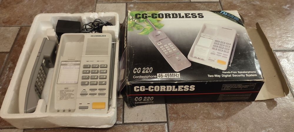 Stary telefon bezprzewodowy CG-Cordless