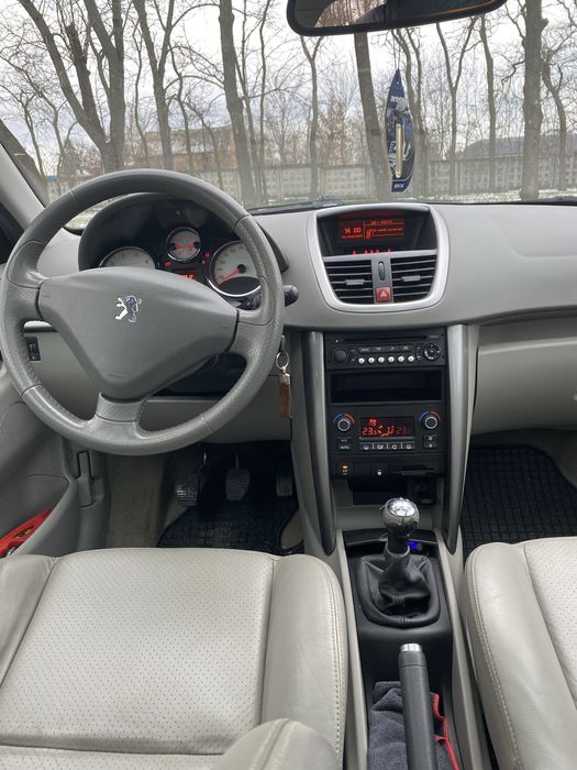 Peugeot 207 sw cross