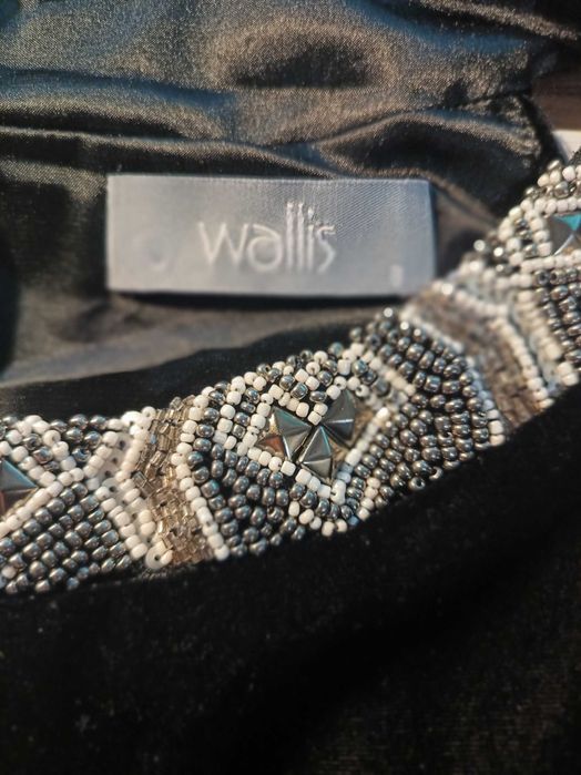 Czarna aksamitna sukienka – rozmiar 36 Wallis