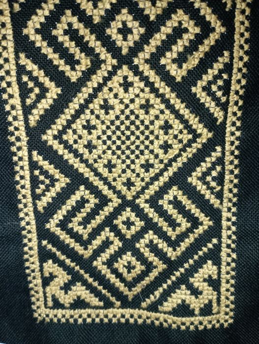 Вишита чоловіча сорочка