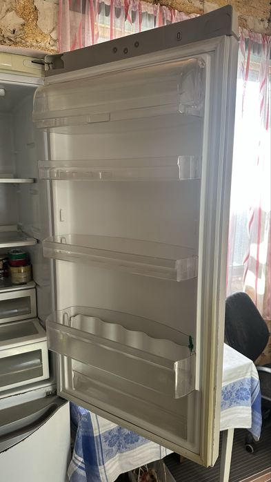 Продам холодильник Hotpoint RISTON