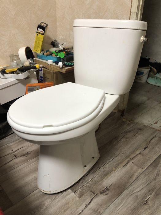 Унитаз с бачком