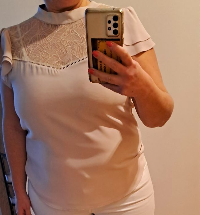 Blusa com renda da HeM