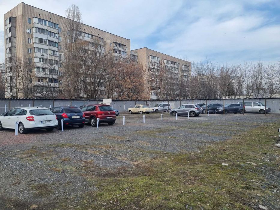 Оренда паркомісць Западинська, 13