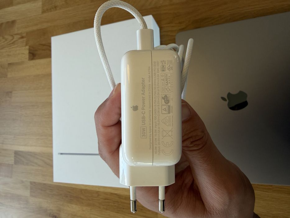 MacBook Air M2 13,6" 512GB SSD 8GB RAM Stan Idealny