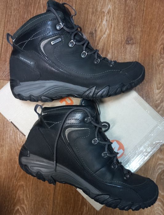 Продам жіночі черевики Merrell