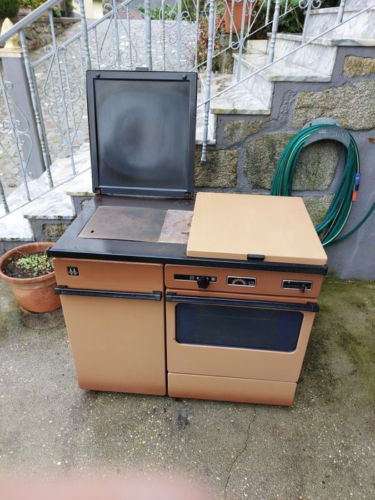 Fogão a Lenha Tradicional com Forno (Esmaltado Castanho)