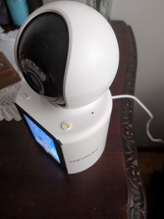 Câmara Wi-Fi interior com ecrã para video-chamadas para idosos e crianças