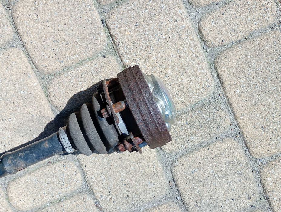 Półoś lewy tył Bmw E81 E87 E90 E91 E92 lift N47