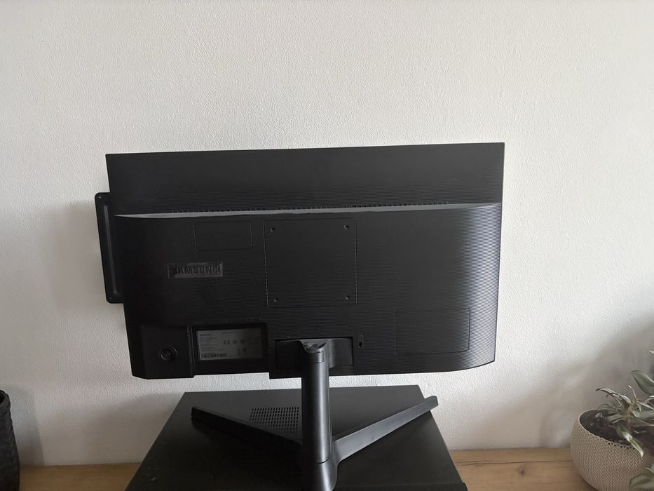 monitor samsung z rozlana matryca