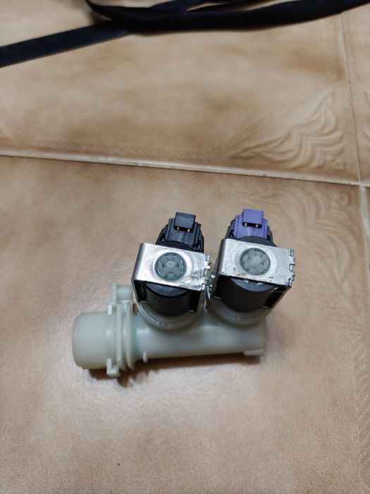 Electroválvula dupla para máquina de lavar Ariston, Indesit C00110333