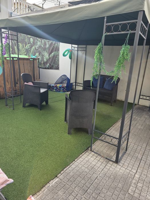 Espaço para festas com piscina/decoração personalizada