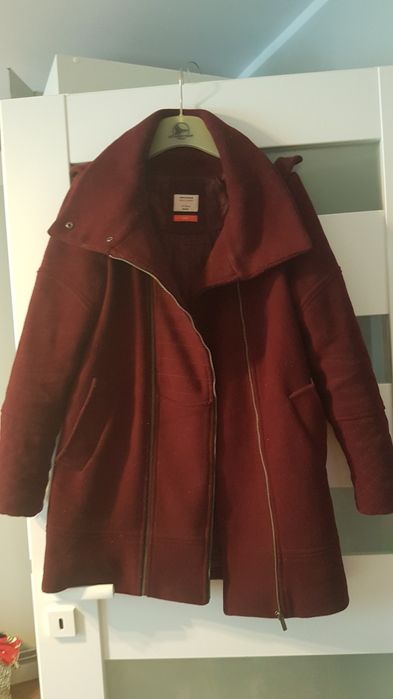 Bordowy płaszcz bershka kurtka S