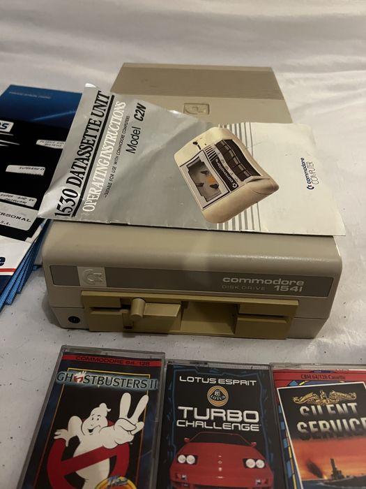 Commodore 64C + Drive Floppy Disk 1541 Pack