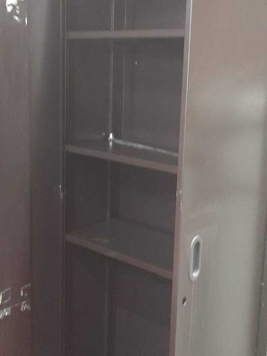 Moveis metálicos castanhos / 1 maior outro mais pequeno