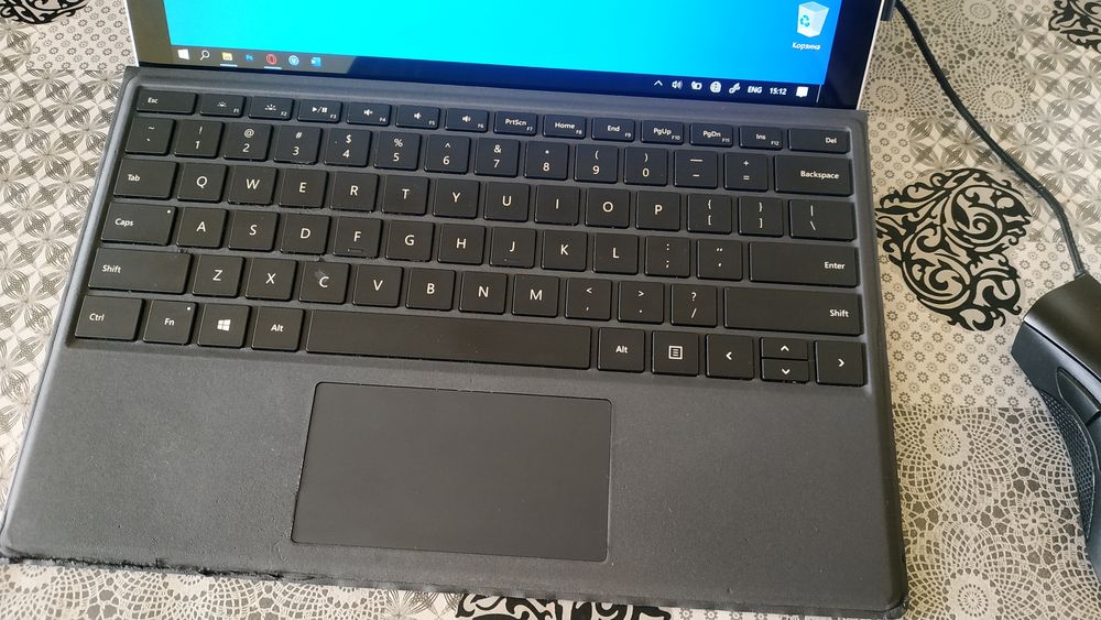 Microsoft Surface Pro 4, intel core i5-6300U, 256 гб, 8 гб ОЗУ