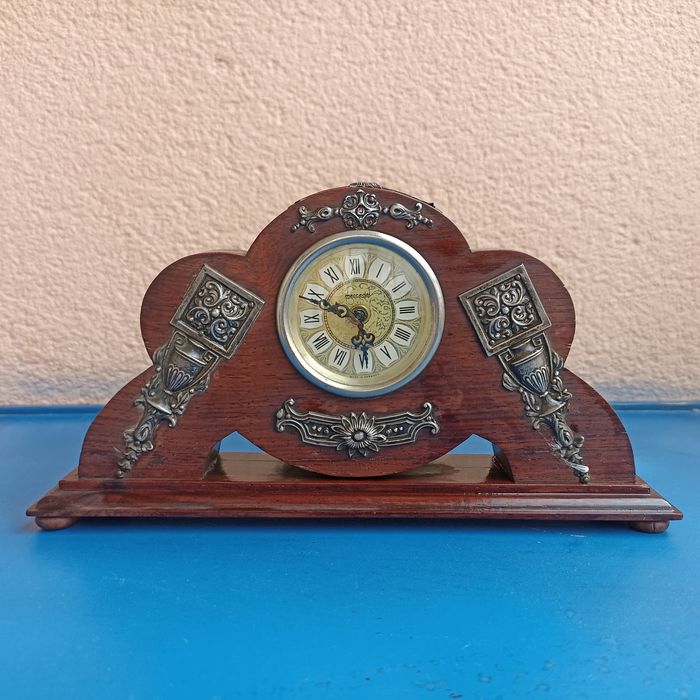 Relógio de mesa Art Deco com aplicações