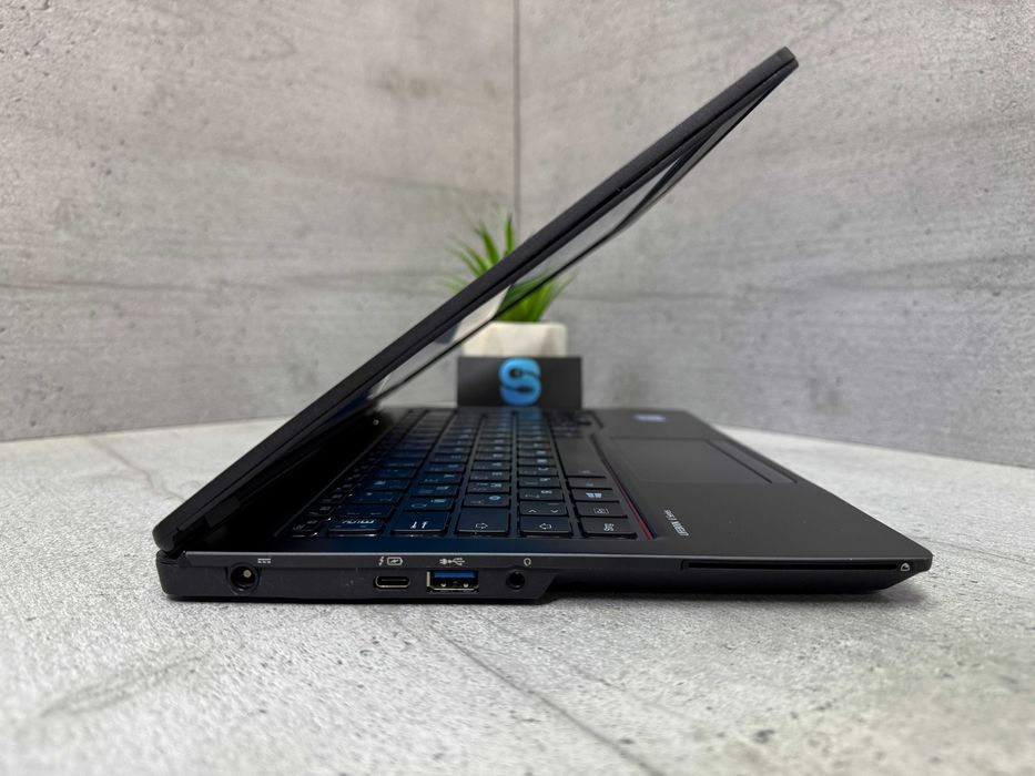 Стильний ноутбук Fujitsu U729/i3-8145u/12.5"/8gb ddr4/FullHD