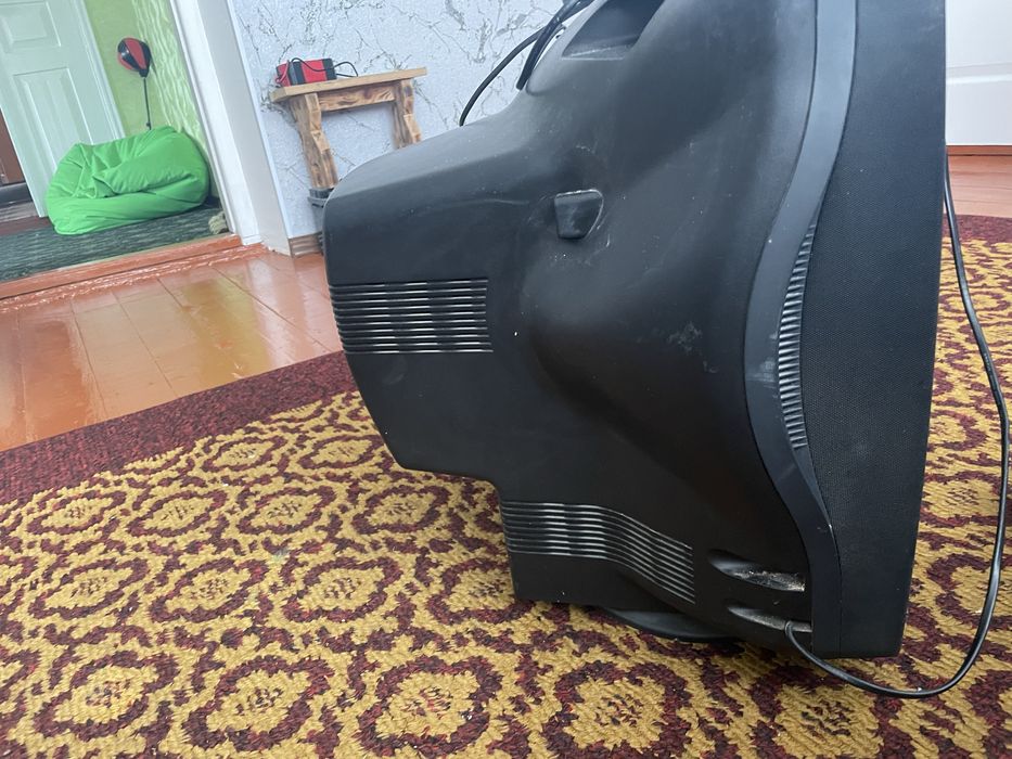 Телевізор lg стоіть без діла