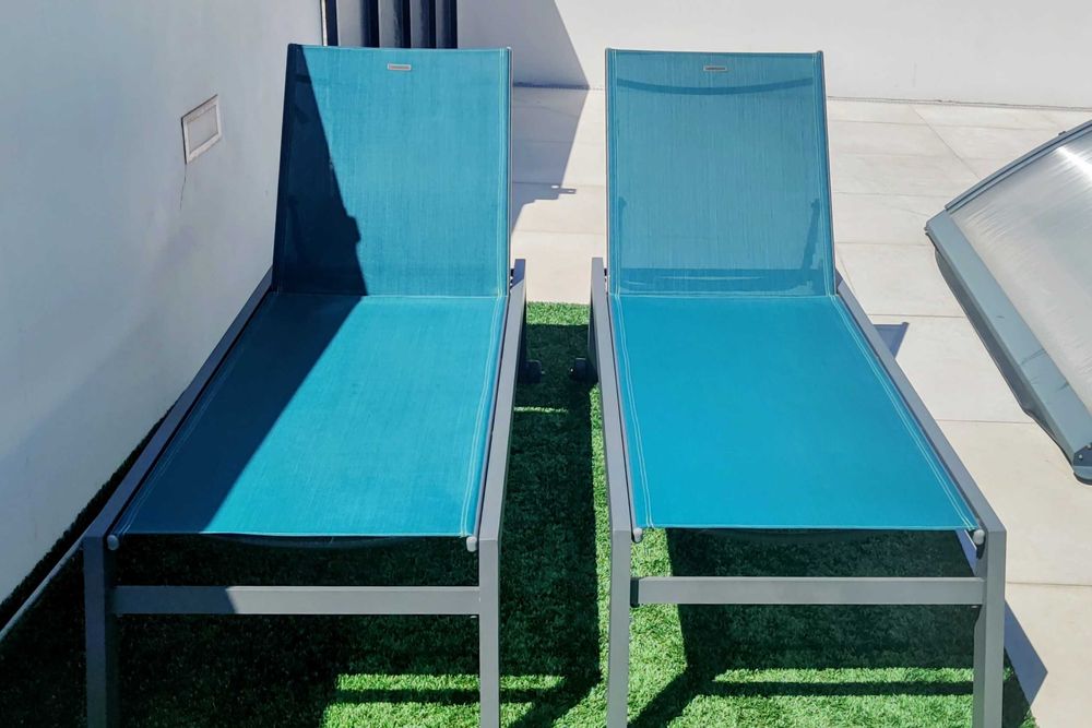 2 Espreguiçadeiras HESPERIDE Como Novas – Verão Perfeito