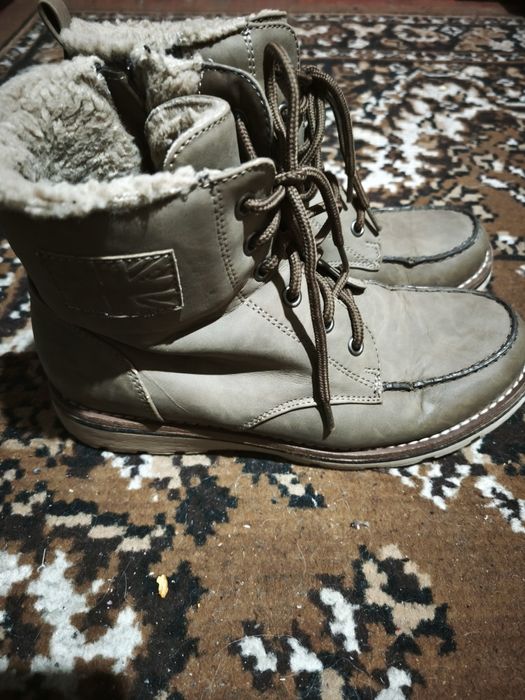 Жіноче зимове взуття
