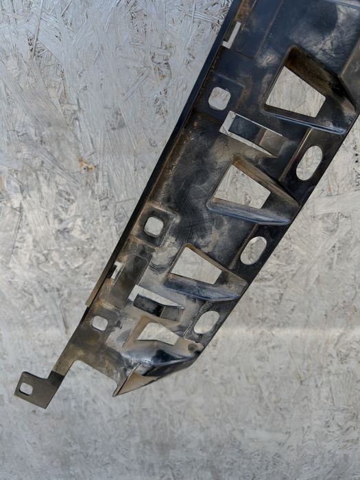T4A11587 кронштейн бампера переднього Jaguar