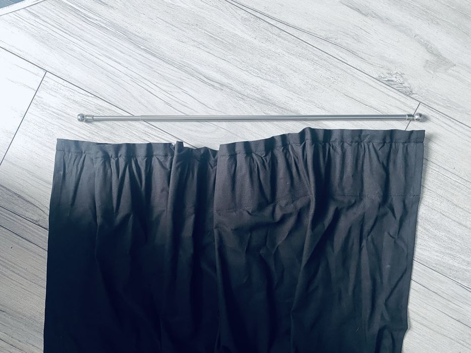 Karnisz wąski 58 cm i zasłona czarna długa 3m