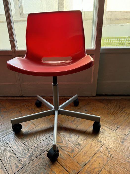 Cadeira plástico vermelho