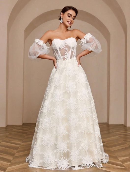 Весільна сукня С з корсетом і відкритими плечима