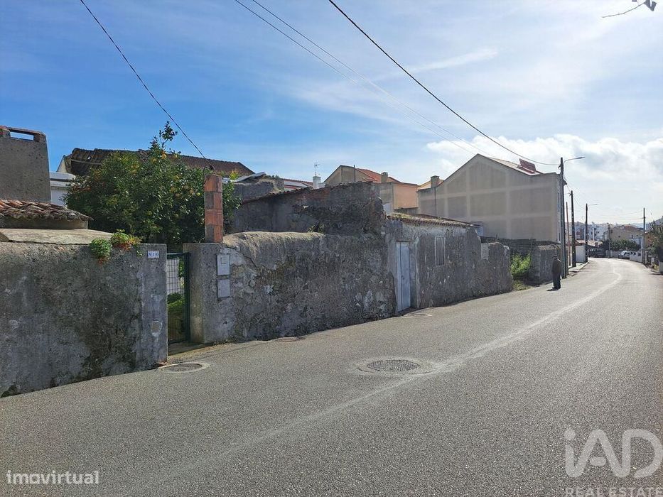 Terreno para construção em Azueira e Sobral da Abelheira de 301,00 m2