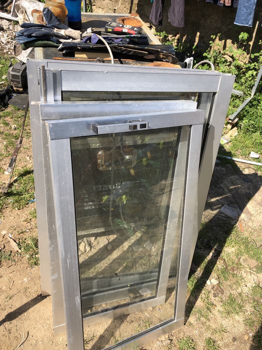 Porta e janelas em aluminio  como novas pode me ligar se tiver alguma
