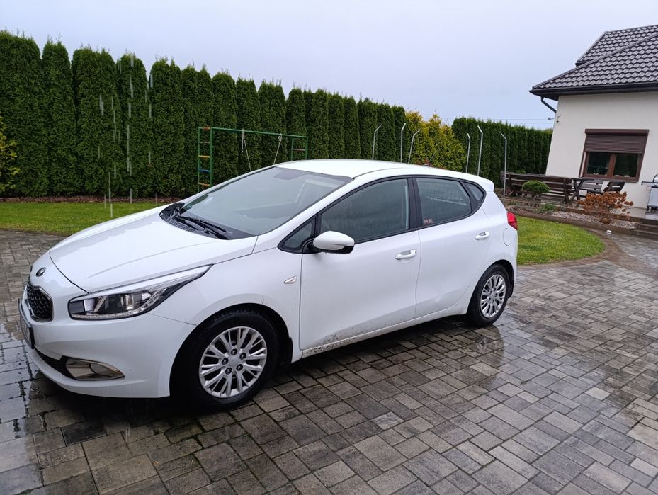 Samochód osobowy kia cee'd