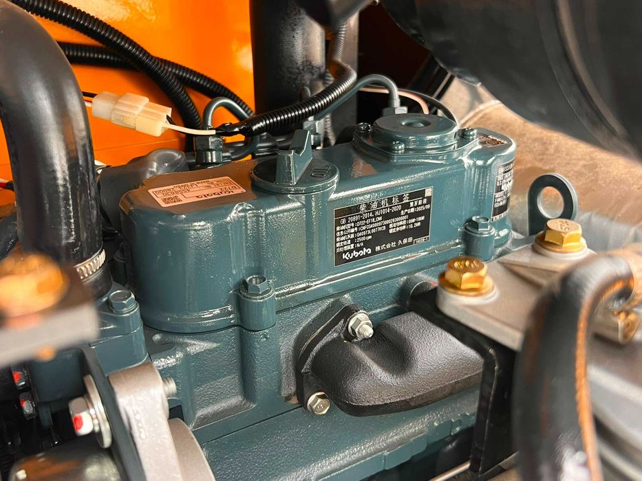 MINI GIRATORIA 1500 KG MOTOR KUBOTA ECO HT15