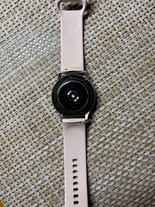 Продам б/в смарт-годинник Samsung Galaxy Watch Active2