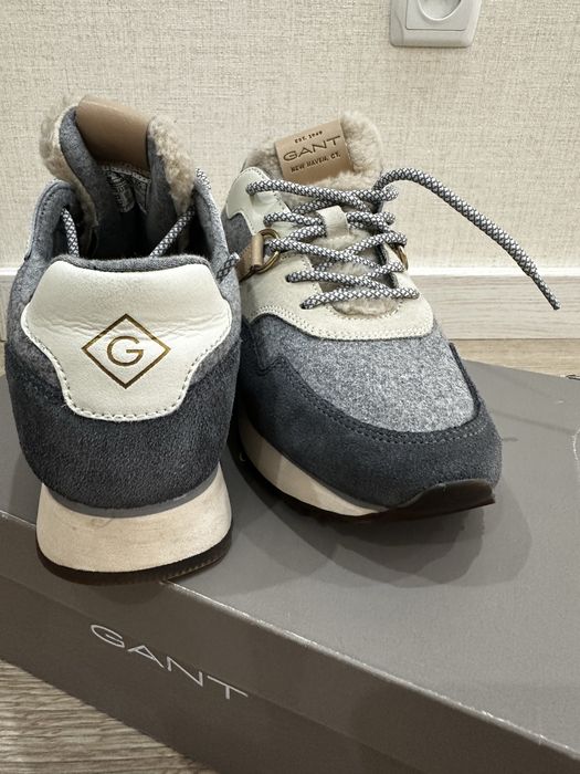 Продам жіночі замшеві кросівки Gant розмір 40