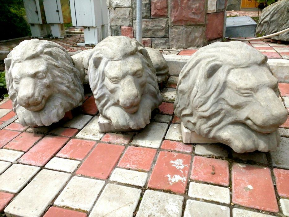 "Лежачий Лев" скульптура з бетону