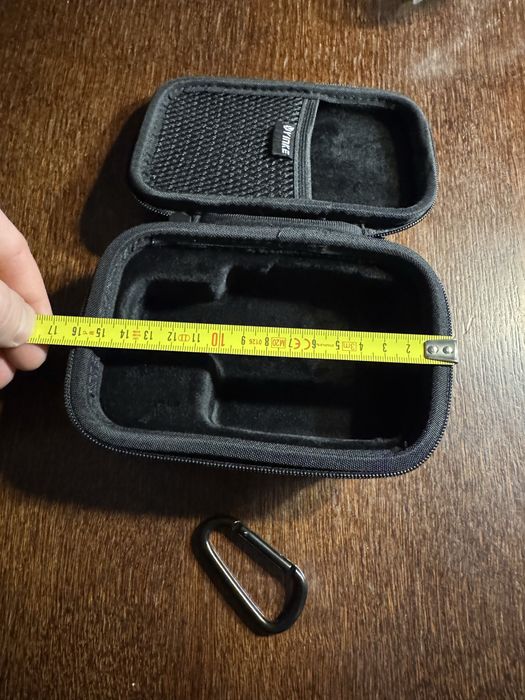 etui marki Yinke przeznaczone do przenoszenia głośnika przenośnego JBL