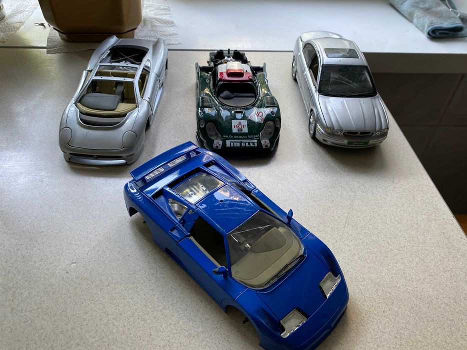 Машинки (модели) 1:18 под реставрацию