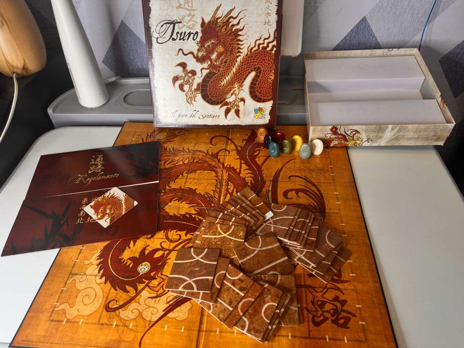 Настільна гра Цуро Tsuro швидка, медитативна логічна гра на виживання