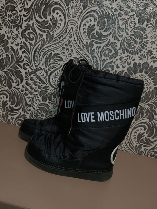 Сапоги Мунбути від Moschino Love