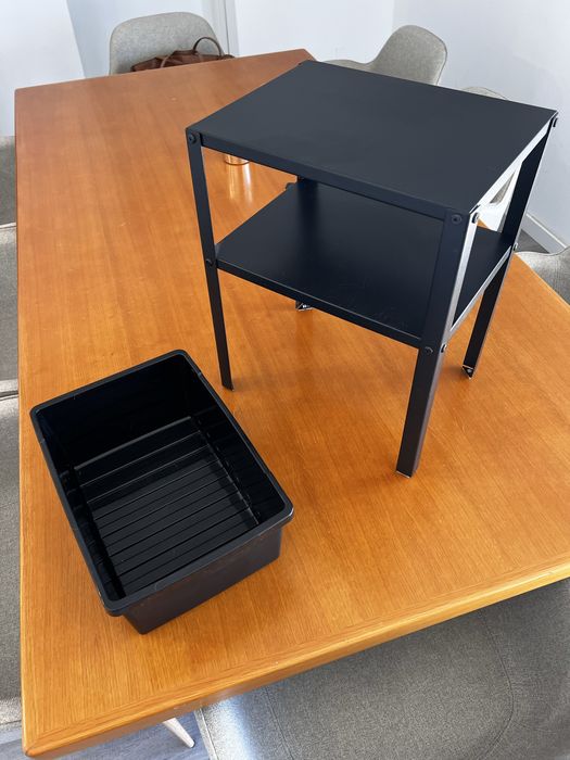 Mesa de cabeceira com gaveta