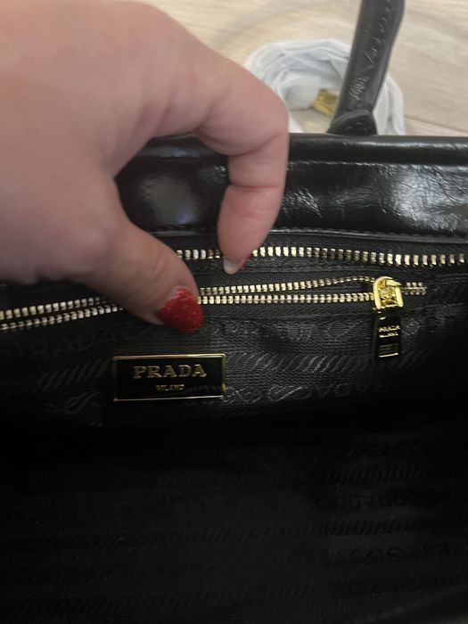 Продам сумку кожанную Prada