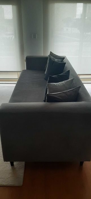 Sofá em veludo taupe como novo