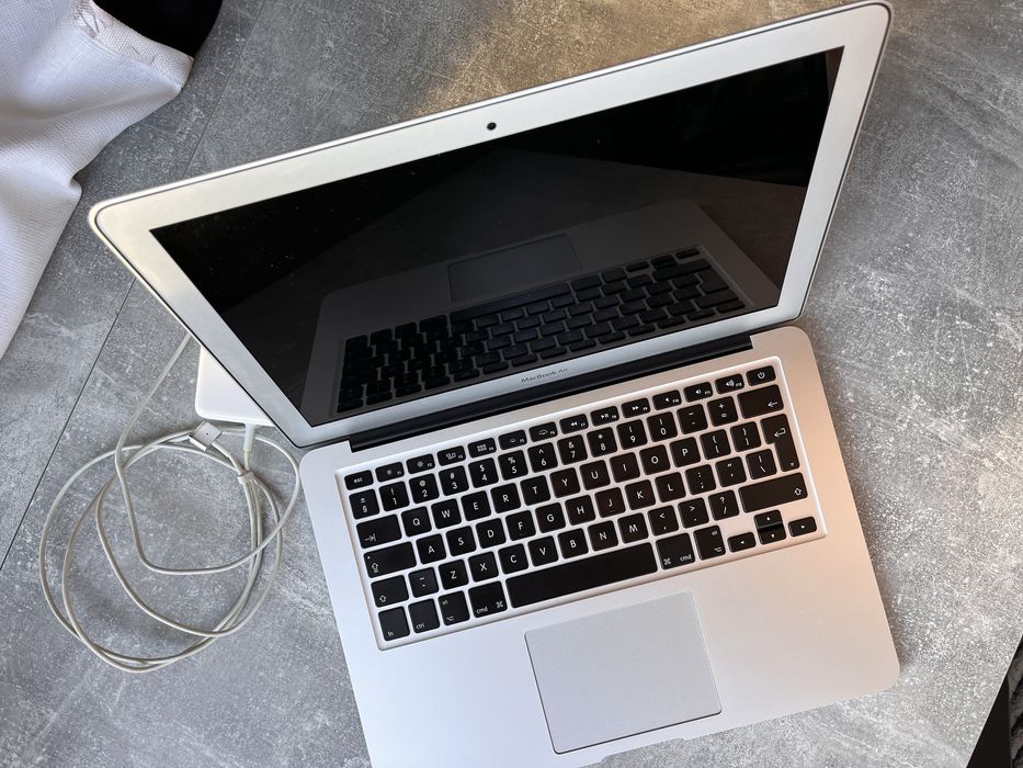 MacBook Air 13″ (2017, model MacBookAir7,2