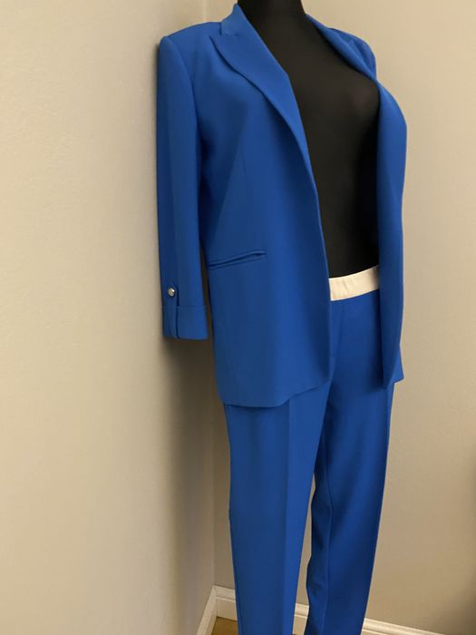 Piękny nowy damski garnitur Pinko