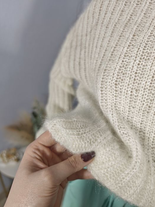 Sweter z włoskiem  ecru off white oversize rękaw dzwonek  one size