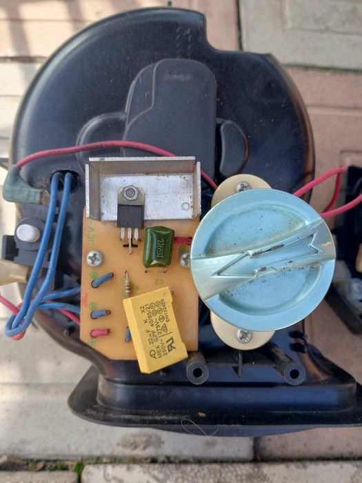 Пылесос Скарлетт, на запчасти-двигатель, шнур.