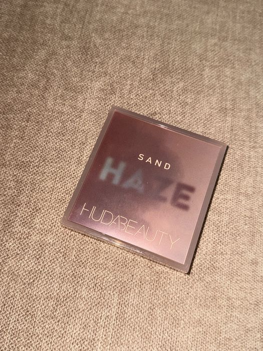 Raz użyta Huda Beauty Haze Obsessions Sand jak nowa paleta cieni eyeshadow