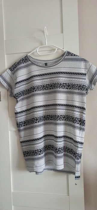 T-shirt czarno-biały bawełniany we wzory
